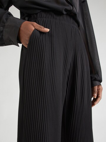 Wide leg Pantaloni 'SILLA' de la SELECTED FEMME pe negru