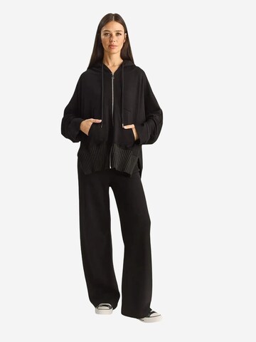 Completo pantalone di Bianco Lucci in nero: frontale