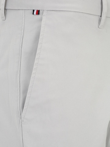 TOMMY HILFIGER Slimfit Chino hlače 'DENTON' | siva barva
