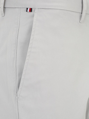 TOMMY HILFIGER - Slimfit Calças chino 'DENTON' em cinzento