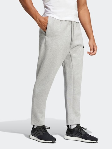 ADIDAS SPORTSWEAR - Tapered Pantalón deportivo en gris: frente