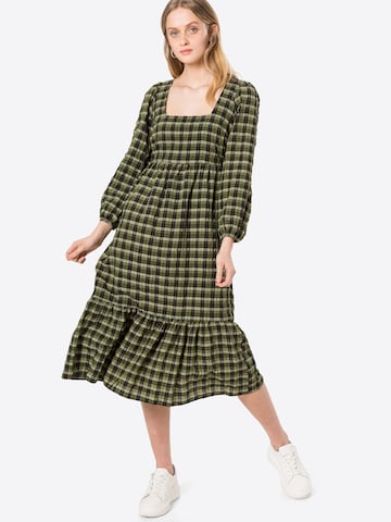 NEW LOOK Dress in Green: front