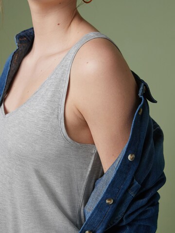 Next Top in Grey