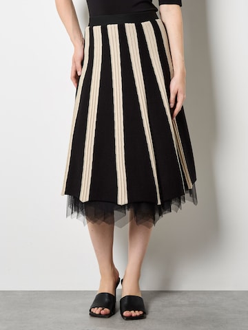 Gonna di Apricot in nero: frontale