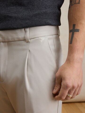 DAN FOX APPAREL Regularen Hlače na rob 'Dustin' | siva barva