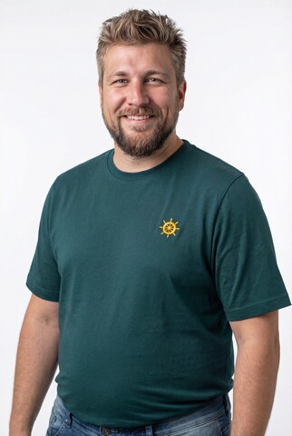 Men Plus Shirt in Green