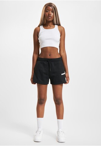 ROCAWEAR Regular Shorts in Schwarz