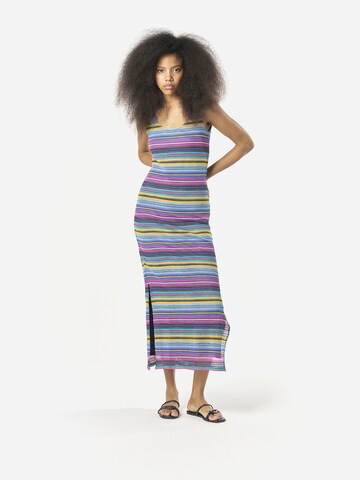 KOROSHI Трикотажное платье в Синий: спереди