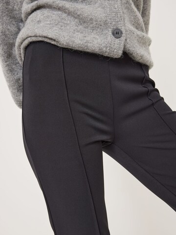 évasé Pantalon Tamaris en noir