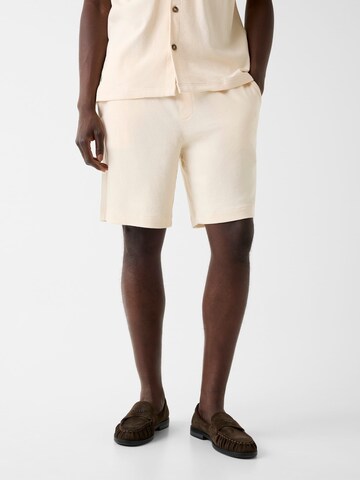 GUESS Regular Pants in Beige: front