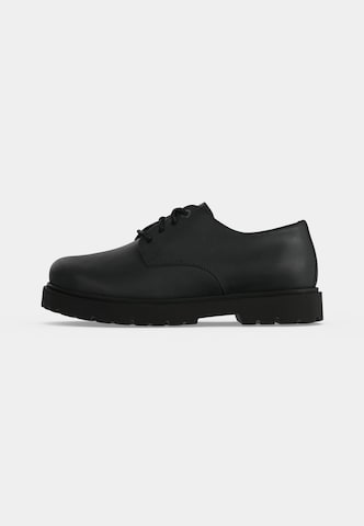 BIRKENSTOCK - Zapatos con cordón 'Highwood' en negro: frente