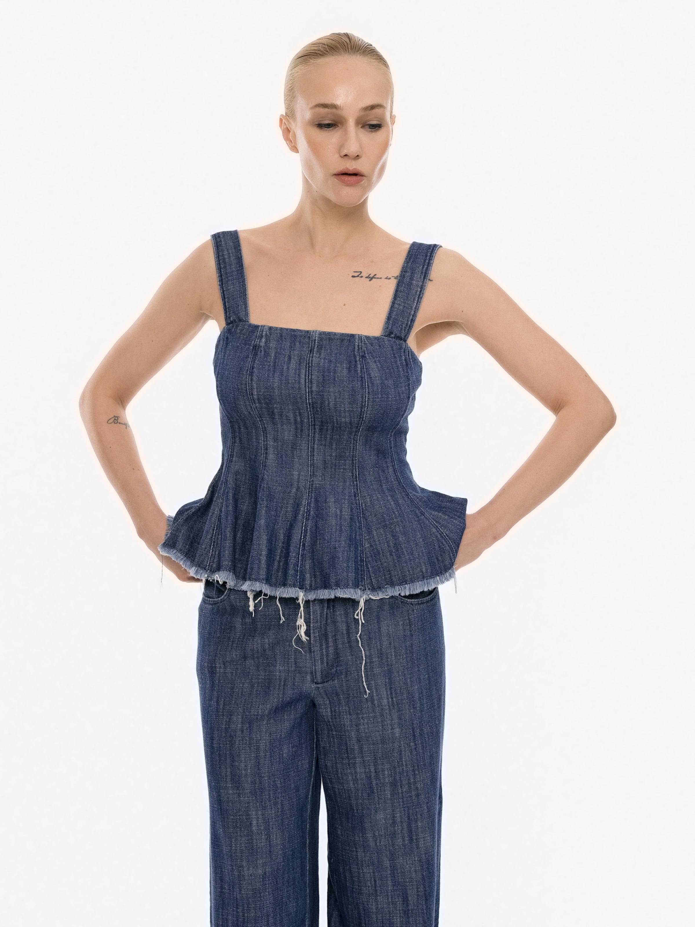 Top de la 4TAILORS pe albastru: față