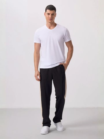Tommy Life Majica 'T-Shirts' | črna barva