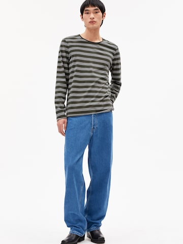 Maglietta 'MAARKOS' di ARMEDANGELS in grigio