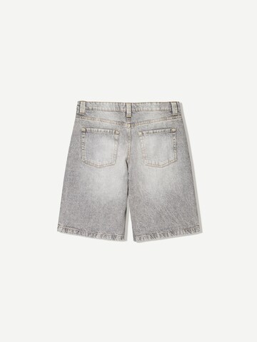 Baggy Jeans di Bershka in grigio