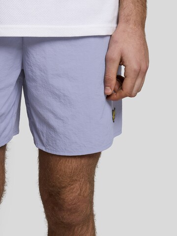 Lyle & Scott Loosefit Badeshorts in Blau