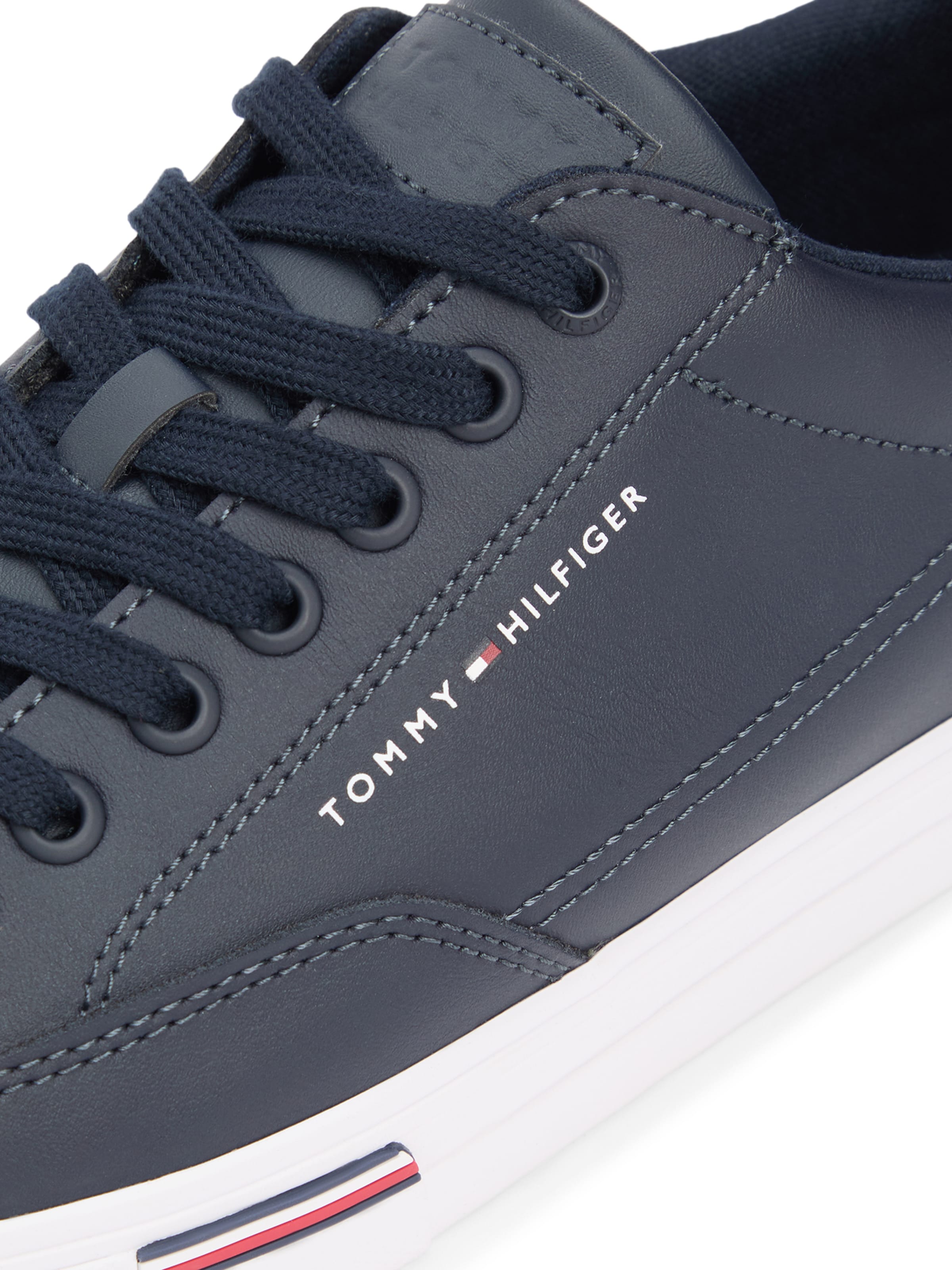 TOMMY HILFIGER Sneaker in Blau