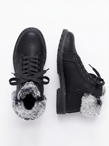 TorWeit Booties 'Fluffy Lace Up Winter Boots' in Black