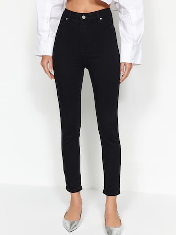 Trendyol - Skinny Calças de ganga em preto: frente