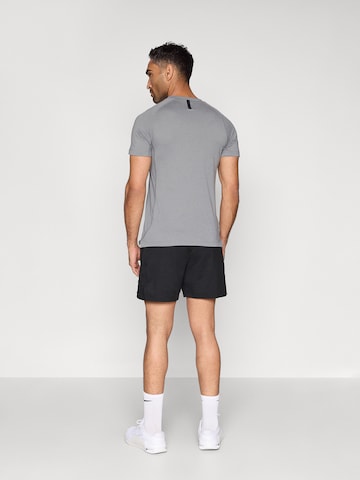 NIKE Loosefit Sportsbukser 'PRMRY NANO' i sort