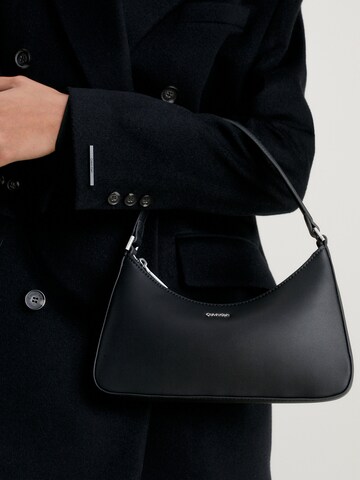 Calvin Klein Shoulder Bag in Black