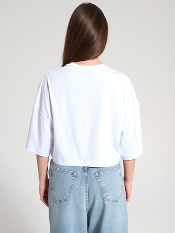 T-shirt 'Philomena' NOWIHT en blanc