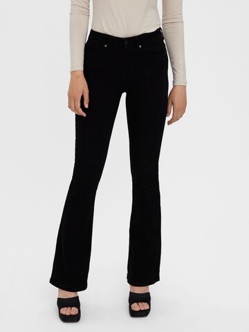 VERO MODA Flared Jeans 'Peachy' in Schwarz: predná strana