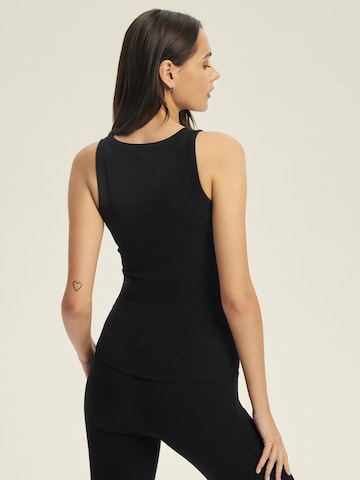 Top 'Ripp-Tanktop aus Viskose-Baumwoll-Mix, Jody 2' di ESOTIQ in nero