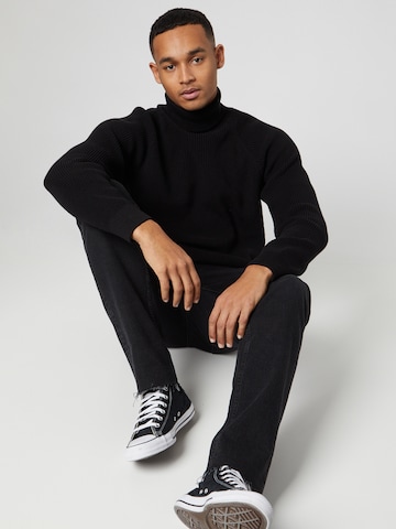 Kosta Williams x About You Pullover in Schwarz