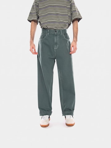 Carhartt WIP Baggy Jeans 'Brandon Pant Velvet Green' in Groen