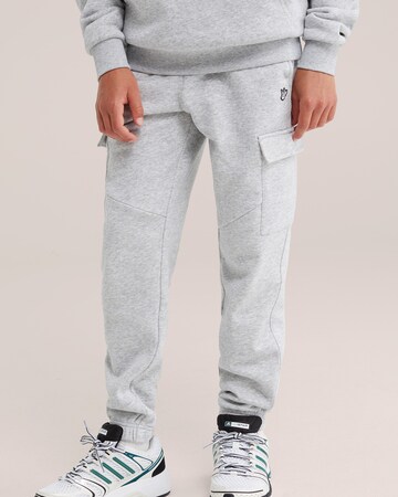 Tapered Pantaloni de la WE Fashion pe gri