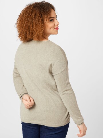 Pull-over 'Lella' ONLY Carmakoma en beige