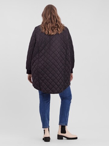 Vero Moda Curve Tussenjas 'Hayle' in Zwart