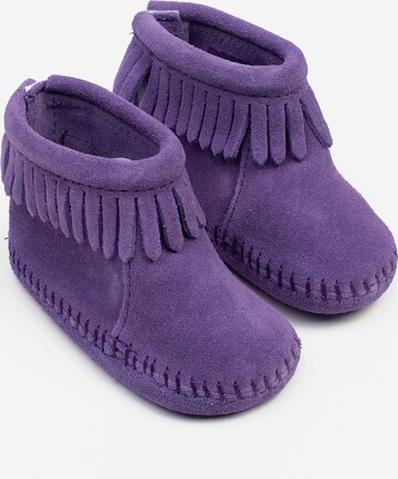 Minnetonka - Sapato de primeiros passos 'Back Flap' em roxo