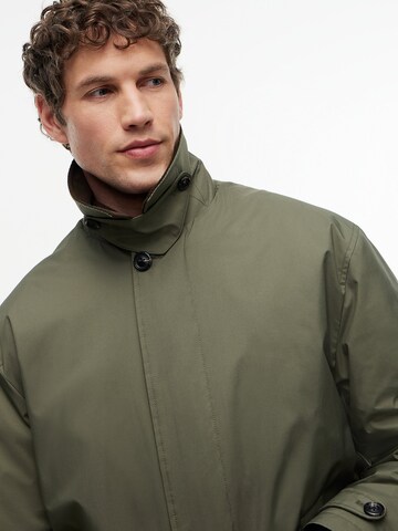 TOMMY HILFIGER Tussenjas in Groen