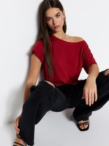 Tricou de la Trendyol pe roșu