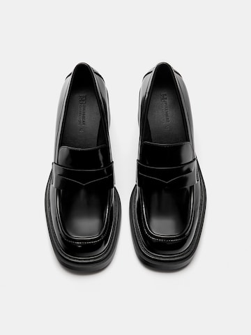 Pull&Bear Затворени обувки на ток в черно