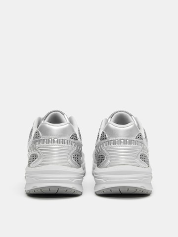 Pull&Bear Trampki niskie w kolorze srebrny