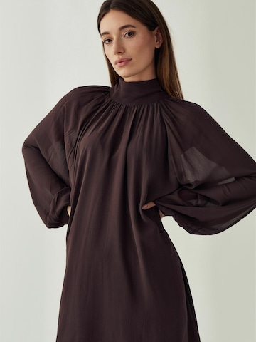 Noella Dress ' N-Lorenia ' in Brown: front