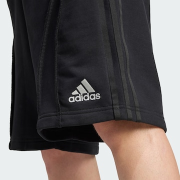 ADIDAS ORIGINALS Loosefit Broek 'Adilenium Season 4 Teamgeist' in Zwart