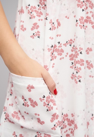 Abito camicia di Cloud5ive in bianco