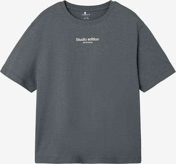 NAME IT Shirt 'NKMBrody' in Grijs: voorkant