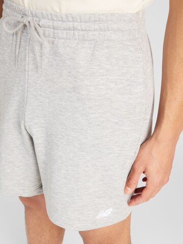 Regular Pantaloni de la new balance pe gri