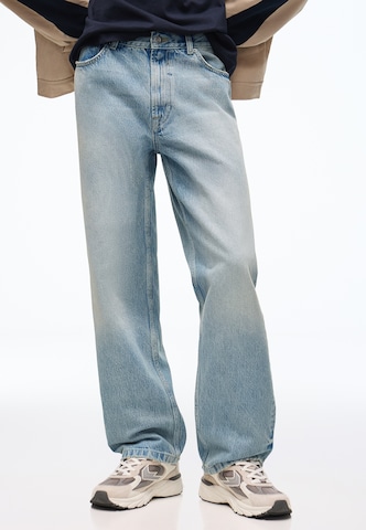 Bershka Loosefit Jeans in Blauw: voorkant