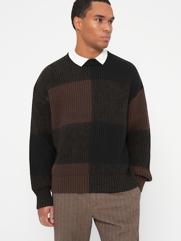 TOMMY HILFIGER Pullover in Braun
