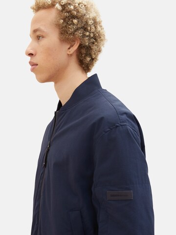 TOM TAILOR Tussenjas in Blauw