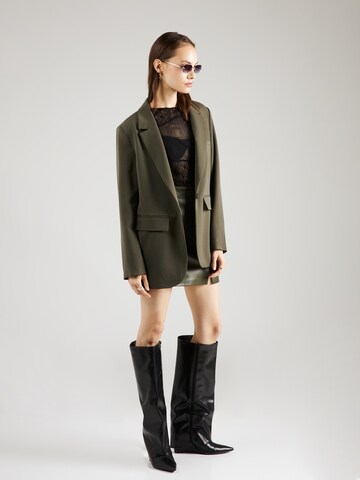 Jupe 'Entry PP Split - Black Vinyl' TOPSHOP en vert