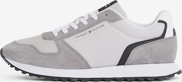 Baskets basses TOMMY HILFIGER en gris : devant