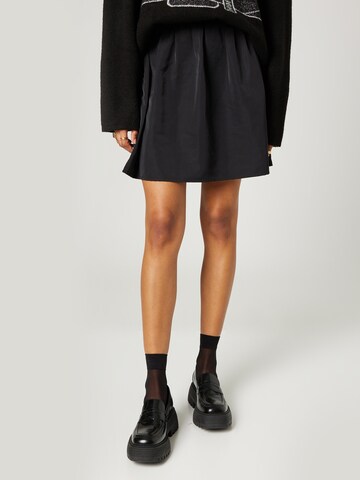 Hoermanseder x About You Skirt 'Gemma' in Black: front