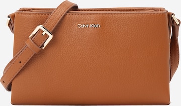 Calvin Klein - Bolso de hombro en marrón: frente